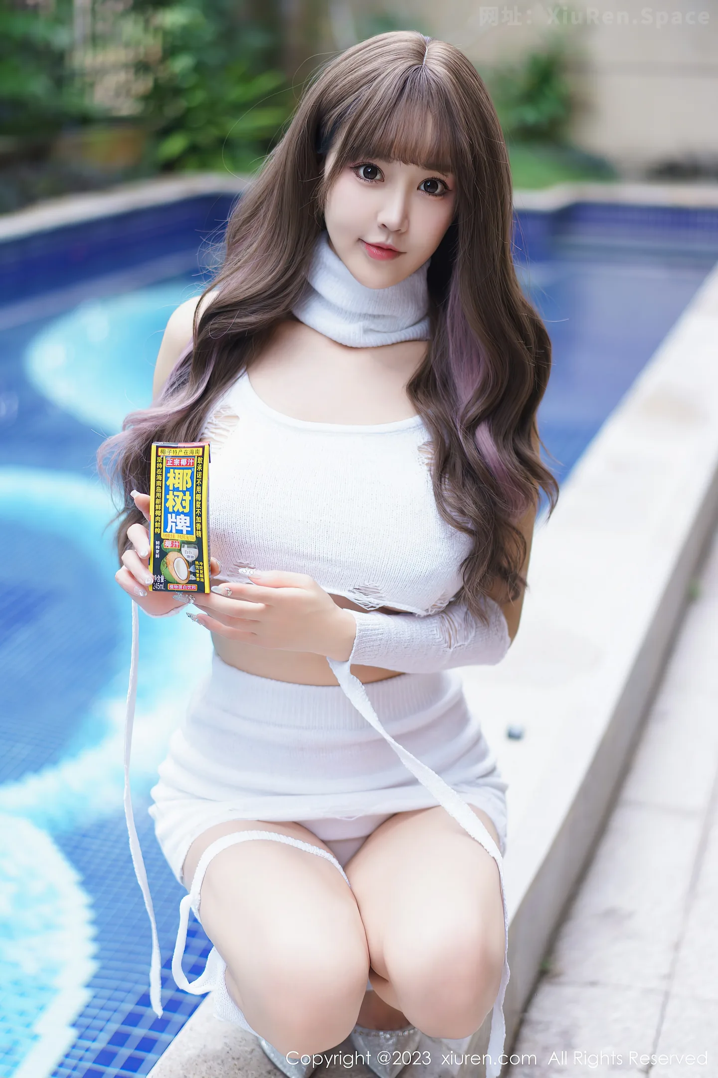 图片[4]-[XiuRen秀人网]2023.02.10 VOL.6251 徐莉芝Booty 白色连衣裙与黑色内衣加黑丝美腿性感私房写真集-秀人网官方网站